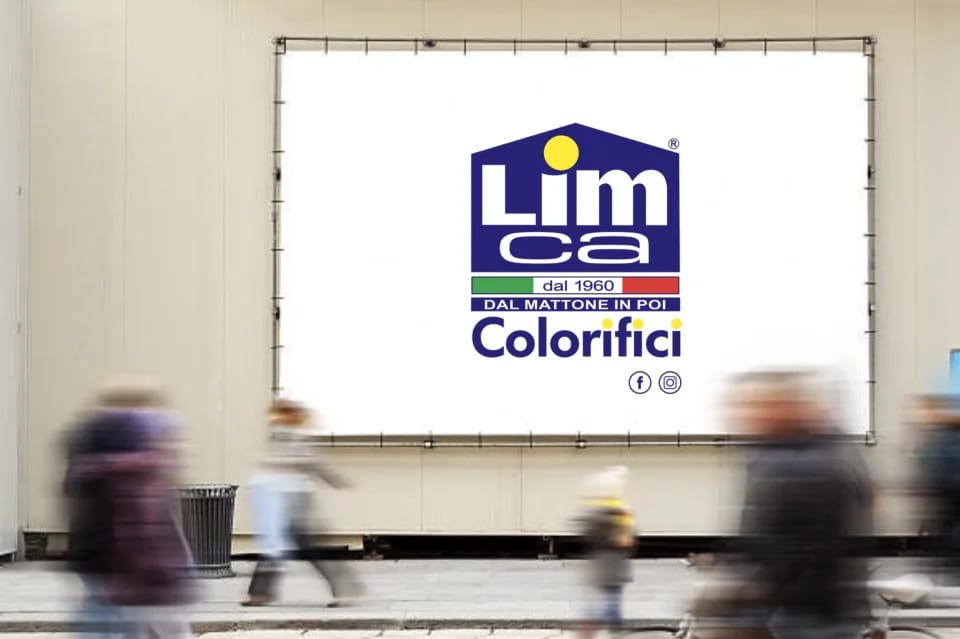 Insegna LIMCA installata in uno spazio pubblico