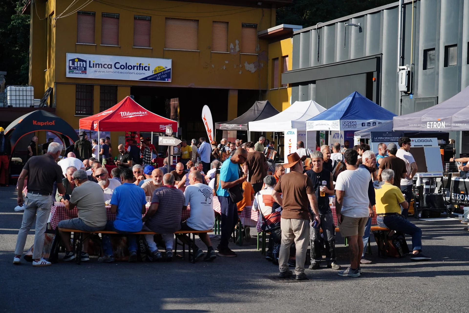 Limka Cowboy Fest 2026 a Casatenovo con stand, famiglie e toro meccanico